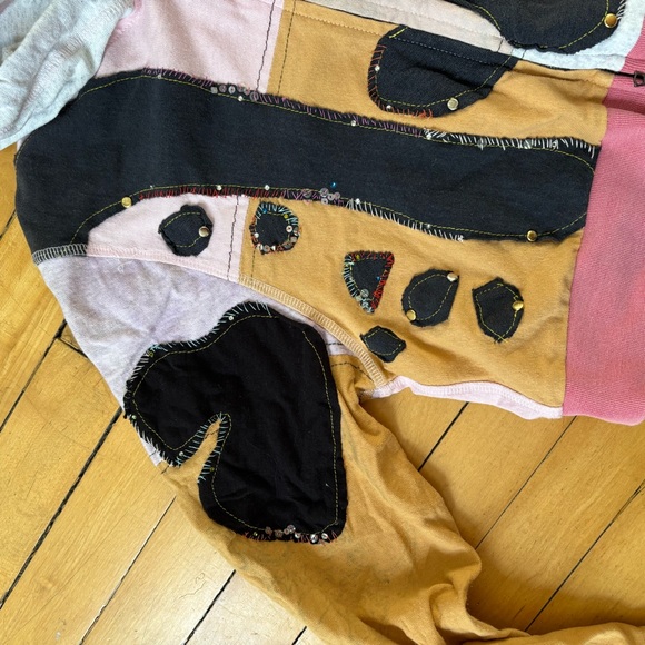 Colorblock Patchwork Cropped Hoodie with Heart Motifs - Picture 6 of 7